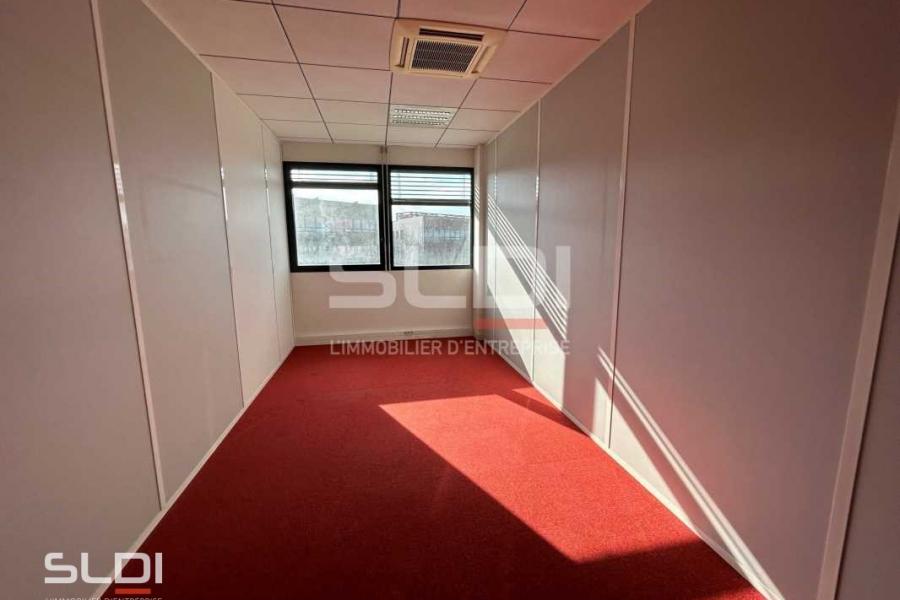 Bureaux A LOUER - SAINT PRIEST - 83 m²