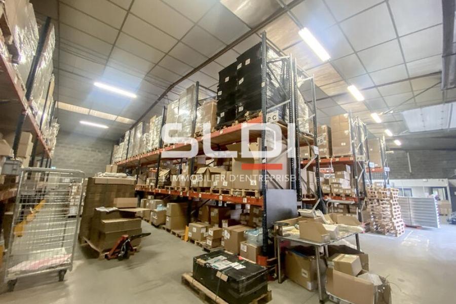 Activités A LOUER - CHASSIEU - 1 600 m² Activités A LOUER - CHASSIEU - 1 600 m²