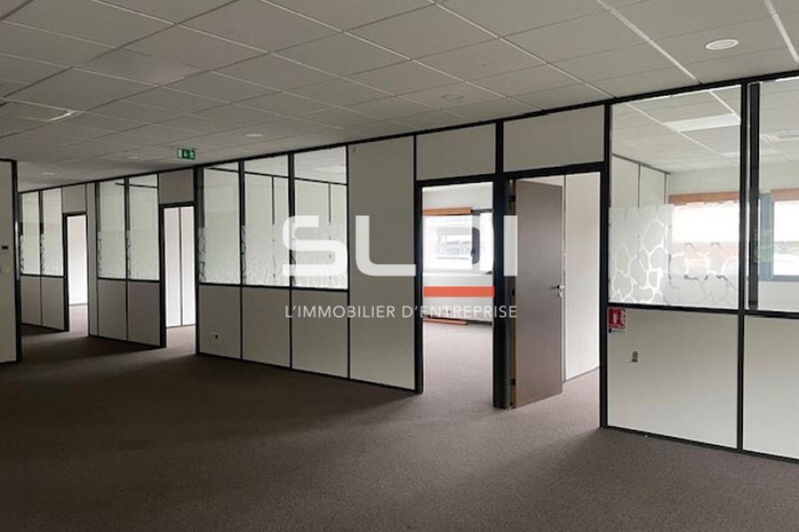 Bureaux A LOUER - SAINT PRIEST - 784 m² Bureaux A LOUER - SAINT PRIEST - 784 m²