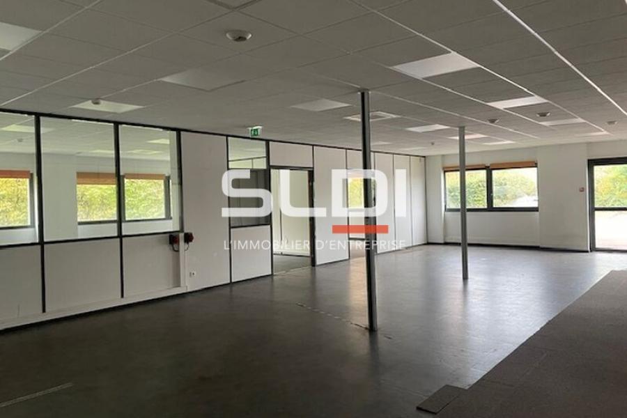 Bureaux A LOUER - SAINT PRIEST - 784 m² Bureaux A LOUER - SAINT PRIEST - 784 m²