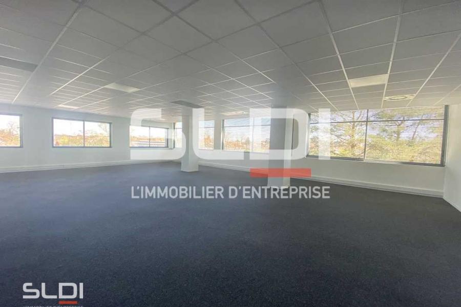 Bureaux A LOUER - RILLIEUX LA PAPE - 980 m²