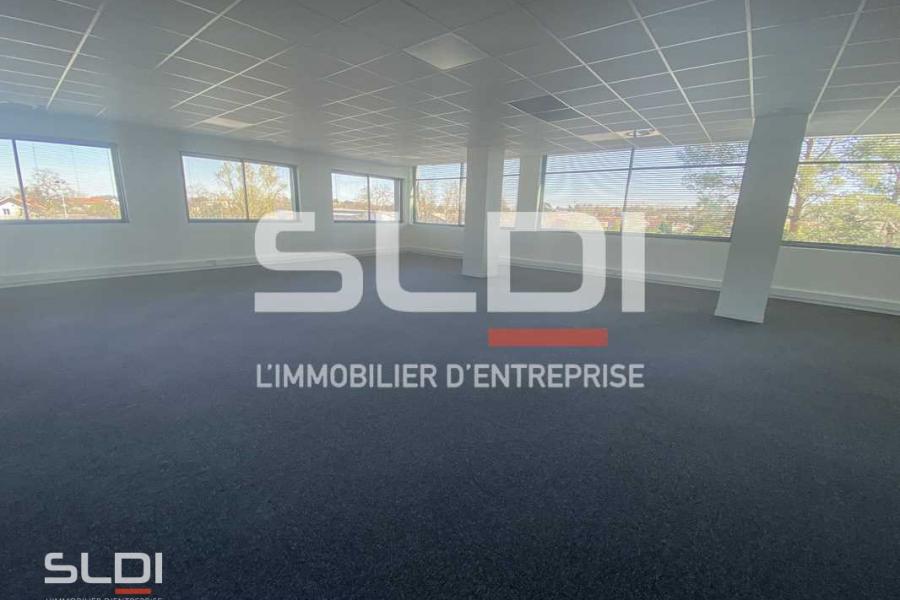 Bureaux A LOUER - RILLIEUX LA PAPE - 980 m²