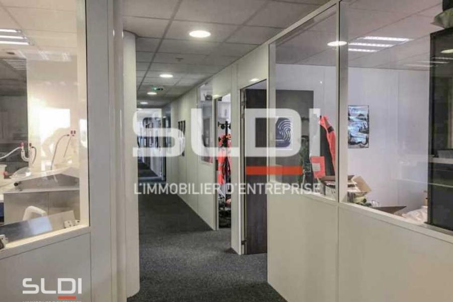 Bureaux A LOUER - BRON - 214 m²