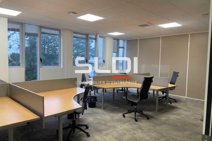 Bureaux A LOUER - RILLIEUX LA PAPE - 850 m² Bureaux A LOUER - RILLIEUX LA PAPE - 850 m²