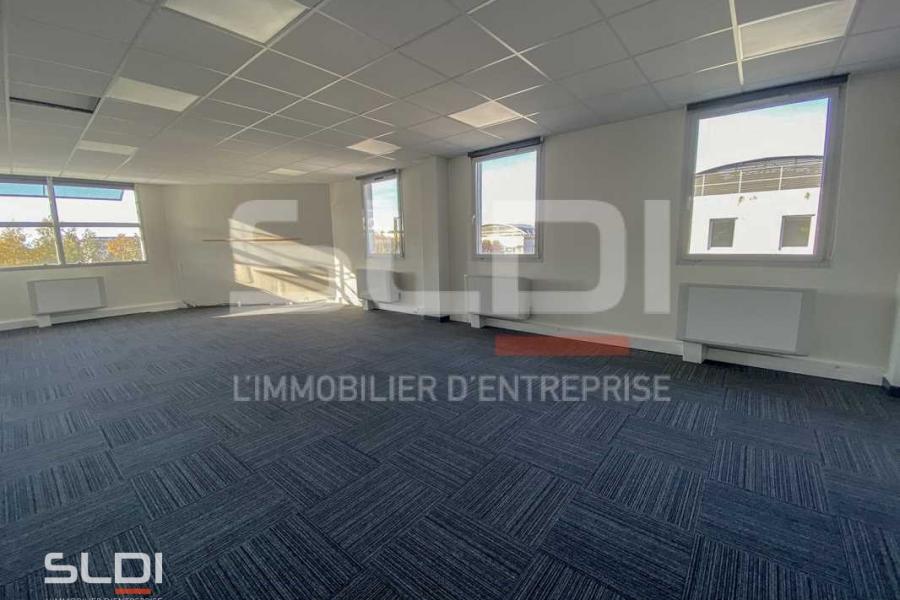 Bureaux A LOUER - SAINT PRIEST - 241 m²