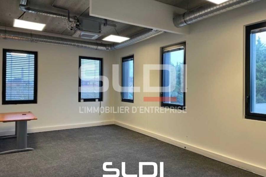 Bureaux A LOUER - RILLIEUX LA PAPE - 158 m²