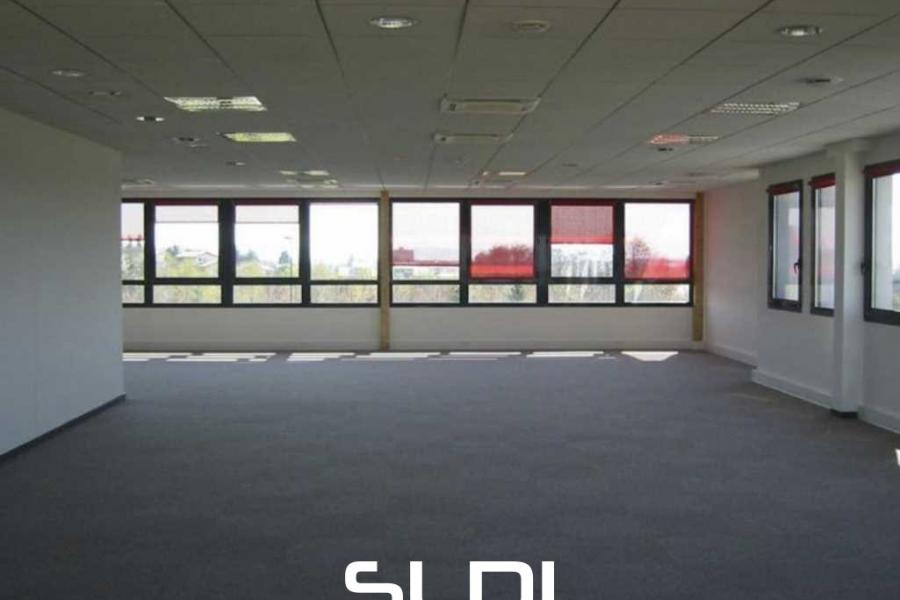 Bureaux A LOUER - SAINT PRIEST - 592 m²