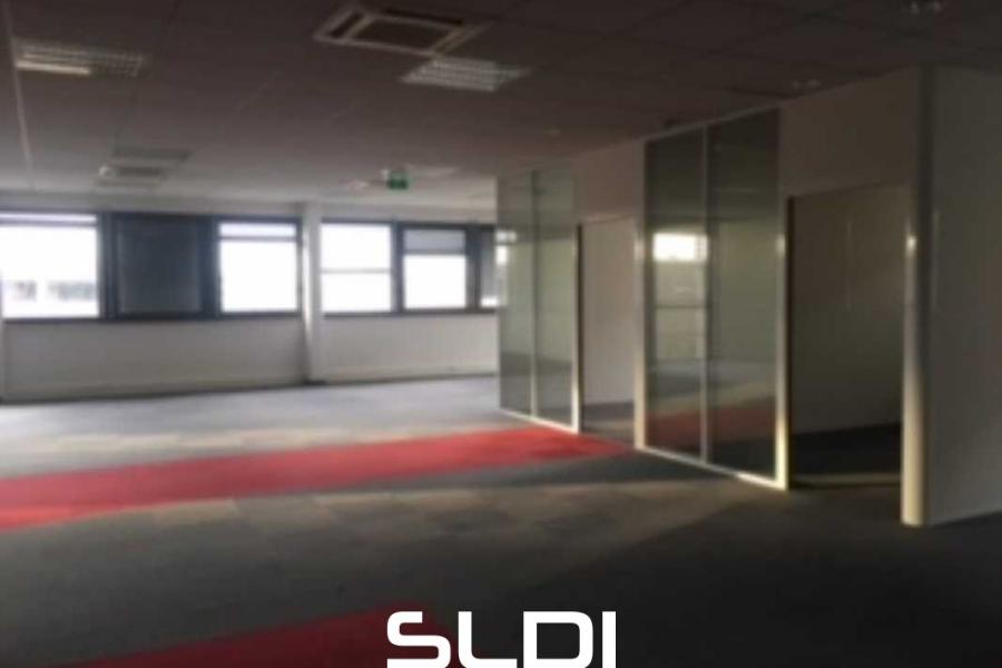 Bureaux A LOUER - SAINT PRIEST - 592 m²