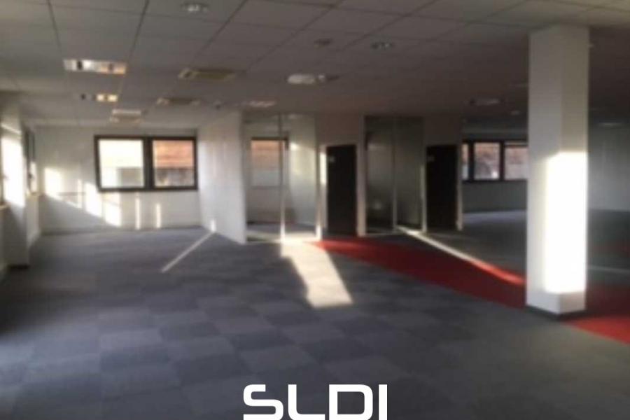 Bureaux A LOUER - SAINT PRIEST - 592 m²