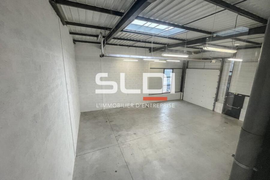 Activités A LOUER - RILLIEUX LA PAPE - 300 m²