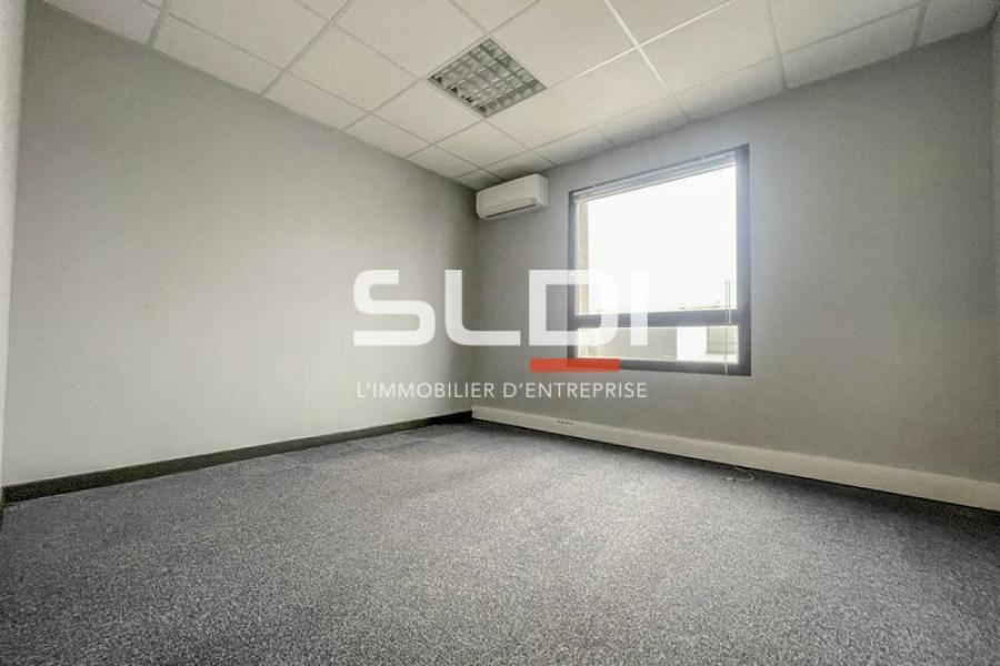 Activités A LOUER - RILLIEUX LA PAPE - 300 m²