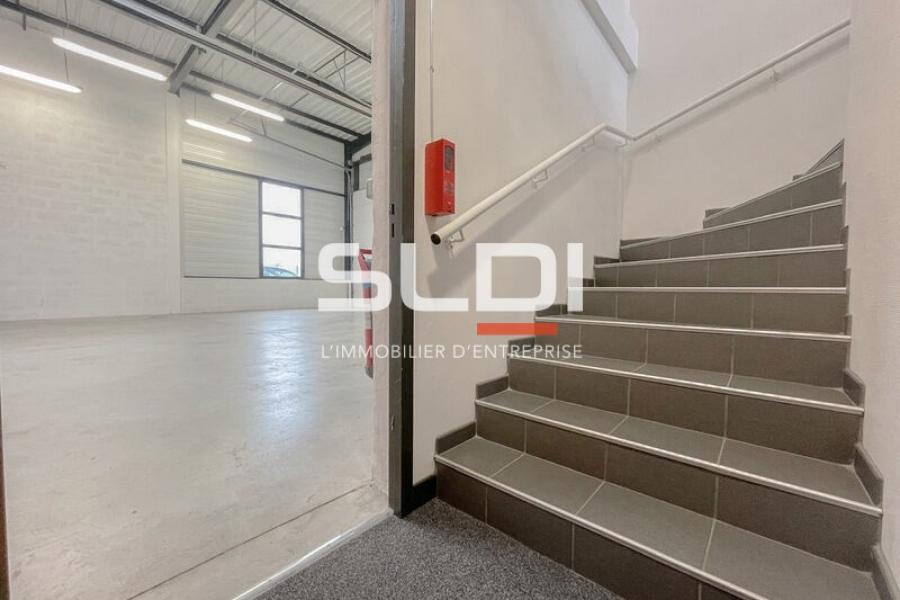 Activités A LOUER - RILLIEUX LA PAPE - 300 m²