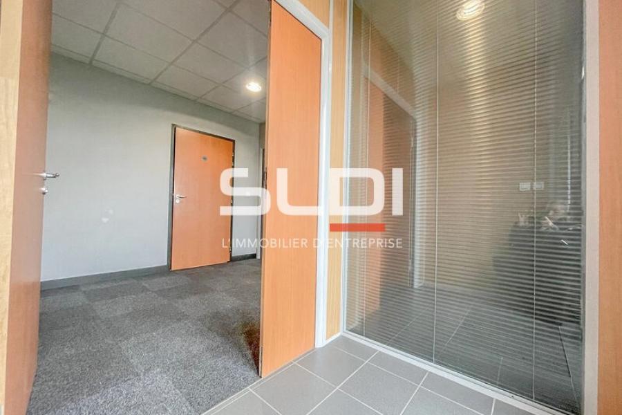 Activités A LOUER - RILLIEUX LA PAPE - 300 m²