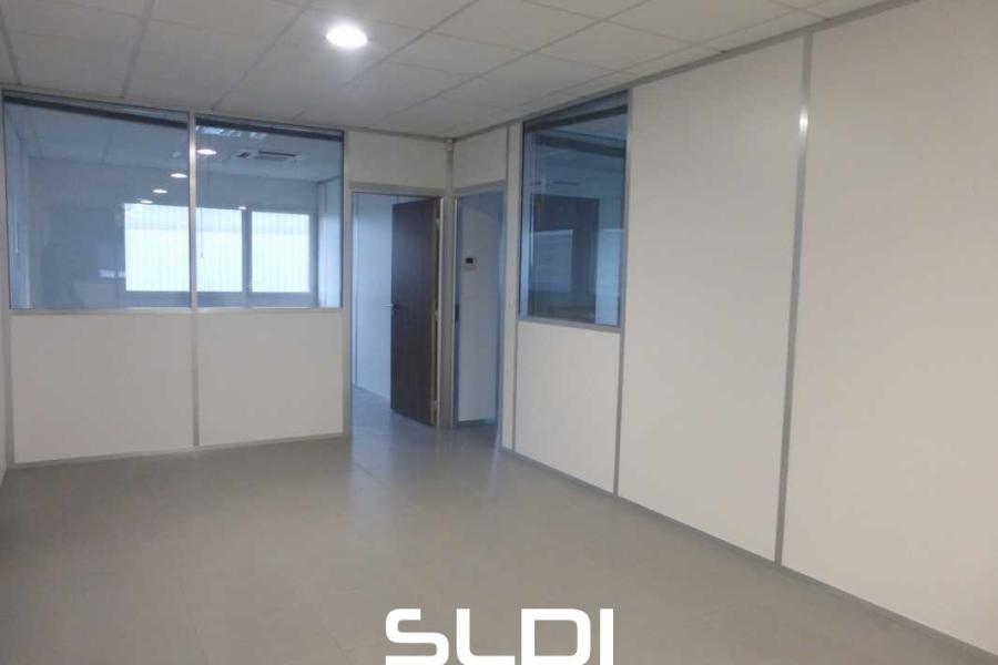 Bureaux A LOUER - SAINT PRIEST - 782 m²