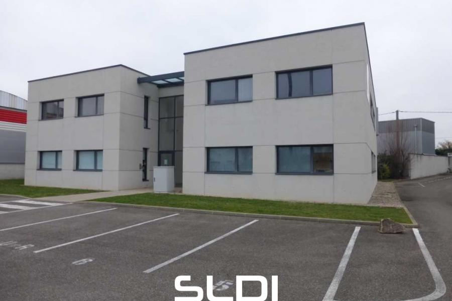 Bureaux A LOUER - SAINT PRIEST - 782 m²