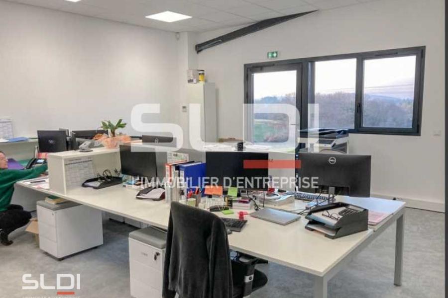 Bureaux A LOUER - DOMMARTIN - 200 m²