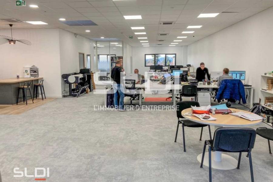 Bureaux A LOUER - DOMMARTIN - 200 m²