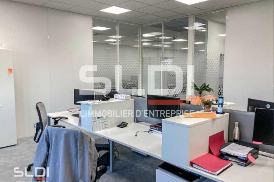 Bureaux A LOUER - DOMMARTIN - 200 m²