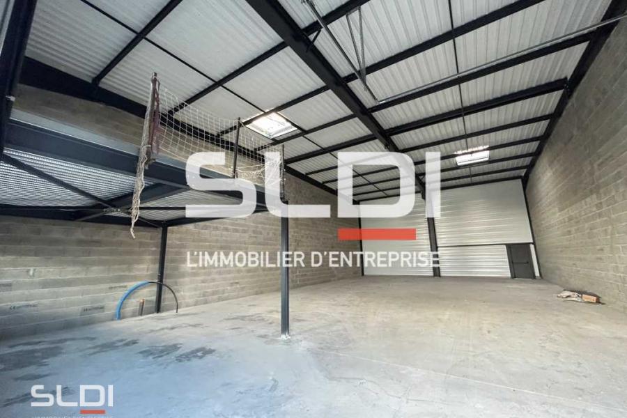 Activités A VENDRE OU A LOUER - SAINT VULBAS - 1 752 m²