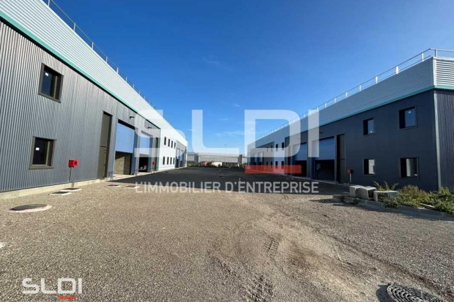 Activités A VENDRE OU A LOUER - SAINT VULBAS - 1 752 m²