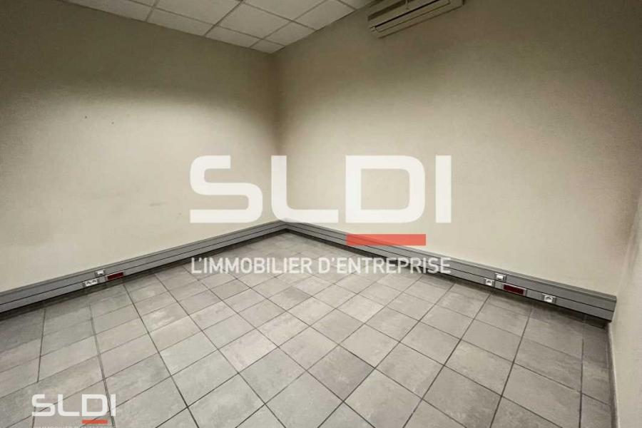 Bureaux A VENDRE OU A LOUER - OULLINS - 650 m²