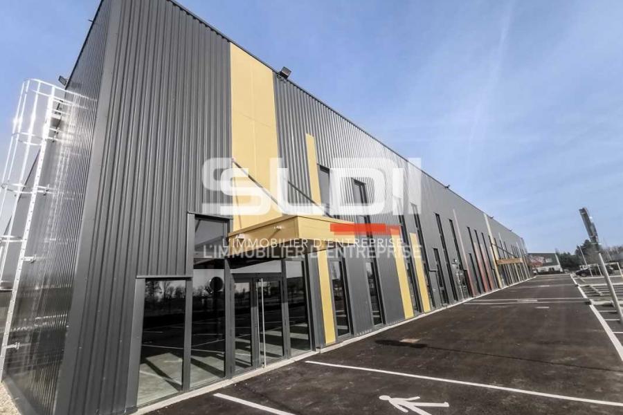 Activités A VENDRE OU A LOUER - VILLEFONTAINE - 443 m² Activités A VENDRE OU A LOUER - VILLEFONTAINE - 443 m²