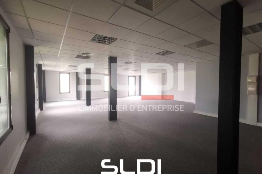 Bureaux A LOUER - VAULX MILIEU - 411 m²