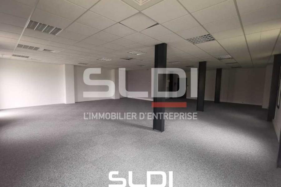 Bureaux A LOUER - VAULX MILIEU - 411 m²