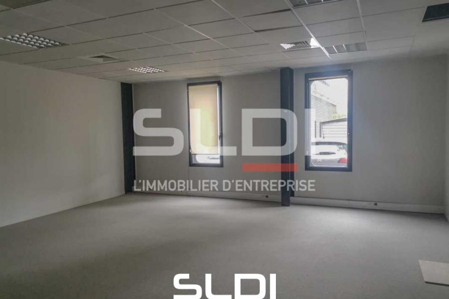 Bureaux A LOUER - VAULX MILIEU - 411 m²