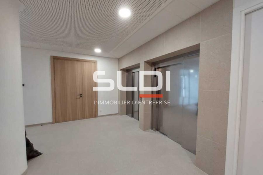 Bureaux A LOUER - GENAS - 262 m²