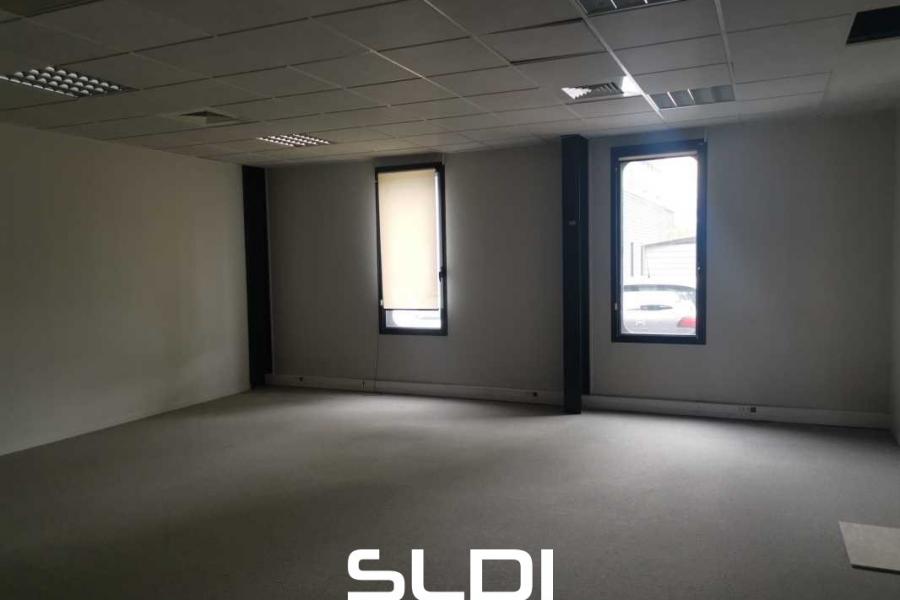 Bureaux A LOUER - VAULX MILIEU - 55 m²