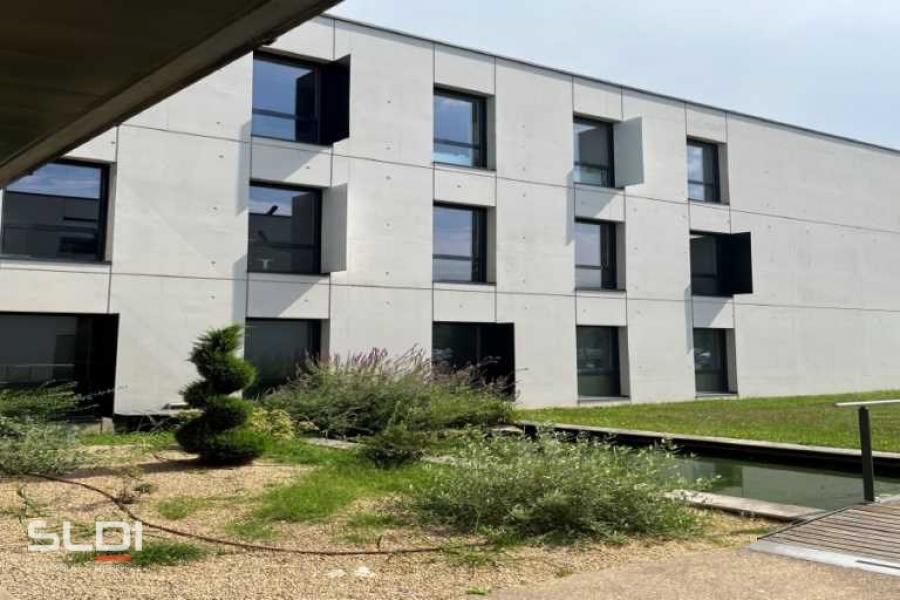 Bureaux A LOUER - SAINT PRIEST - 1 762 m²