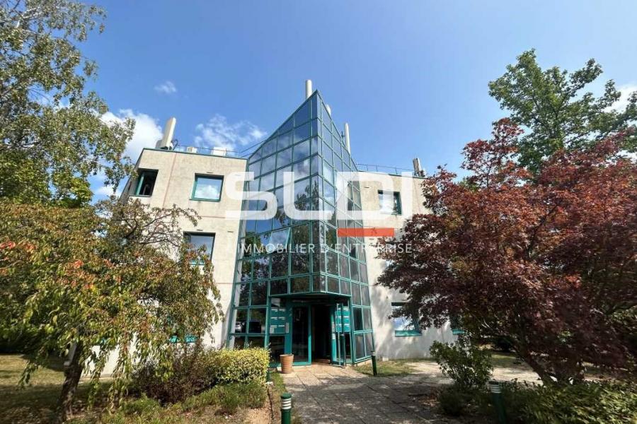 Bureaux A LOUER - CHARBONNIERES LES BAINS - 150 m²