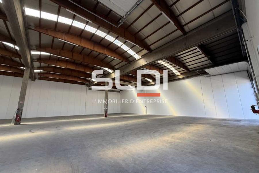 Activités A LOUER - SAINT PRIEST - 1 990 m²