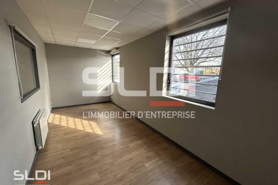 Activités A LOUER - SAINT PRIEST - 1 730 m²