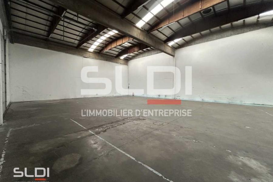 Activités A LOUER - SAINT PRIEST - 1 730 m²