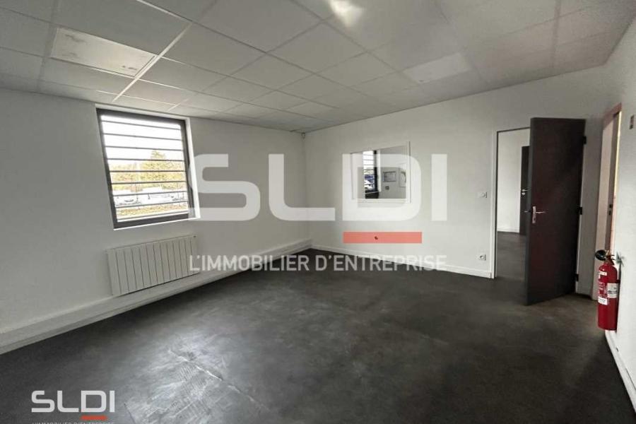 Activités A LOUER - SAINT PRIEST - 1 730 m²