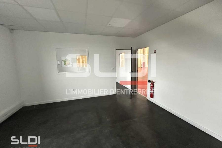 Activités A LOUER - SAINT PRIEST - 1 730 m²