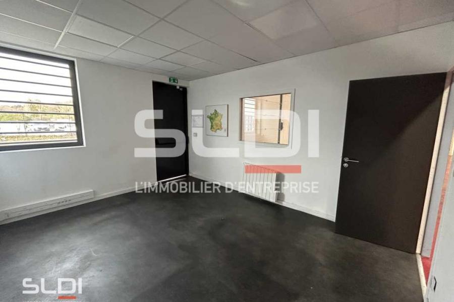 Activités A LOUER - SAINT PRIEST - 1 730 m²