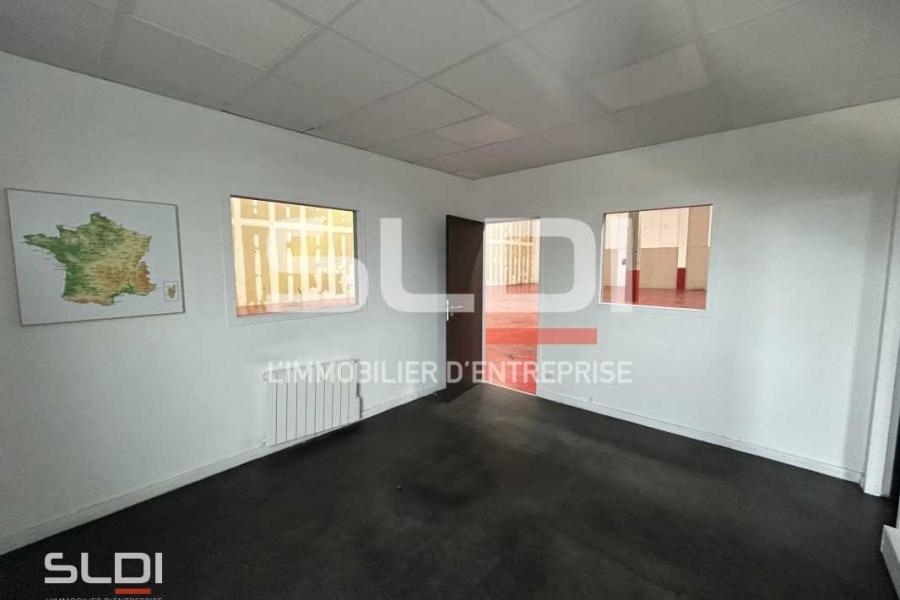 Activités A LOUER - SAINT PRIEST - 1 730 m²