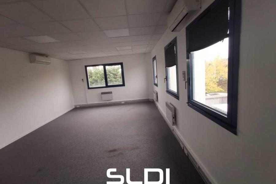 Bureaux A LOUER - SAINT QUENTIN FALLAVIER - 50 m²