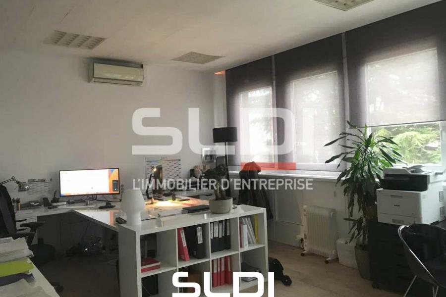 Bureaux A LOUER - DECINES CHARPIEU - 175 m²