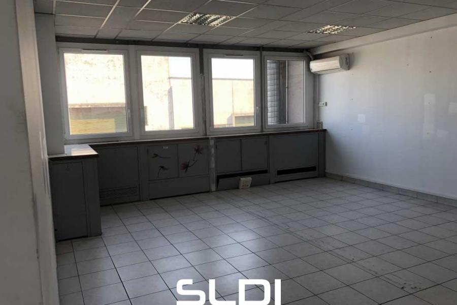 Bureaux A LOUER - DECINES CHARPIEU - 175 m²