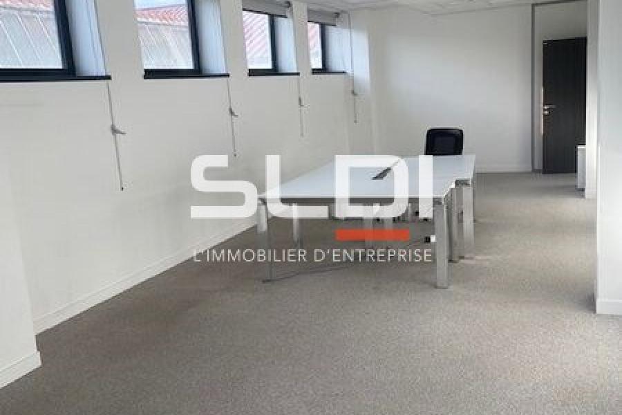 Bureaux A LOUER - VILLEURBANNE - 835 m² Bureaux A LOUER - VILLEURBANNE - 835 m²