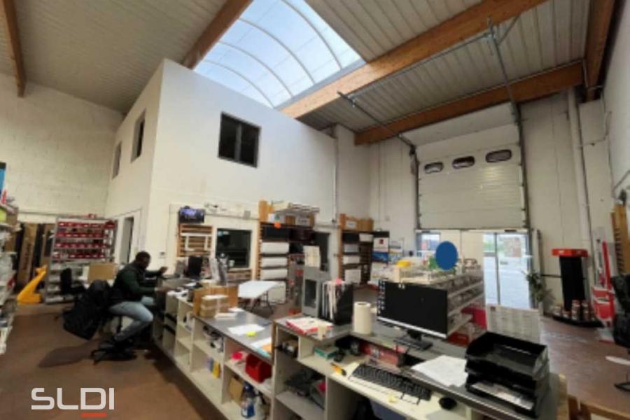 Activités A LOUER - DECINES CHARPIEU - 784 m²