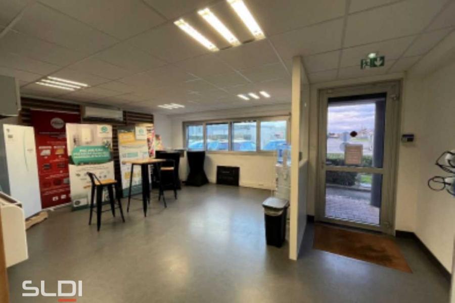 Activités A LOUER - DECINES CHARPIEU - 784 m²