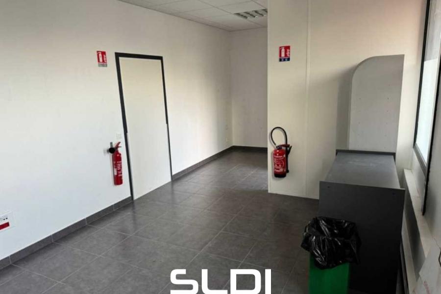 Activités A LOUER - SAINT QUENTIN FALLAVIER - 341 m² Activités A LOUER - SAINT QUENTIN FALLAVIER - 341 m²