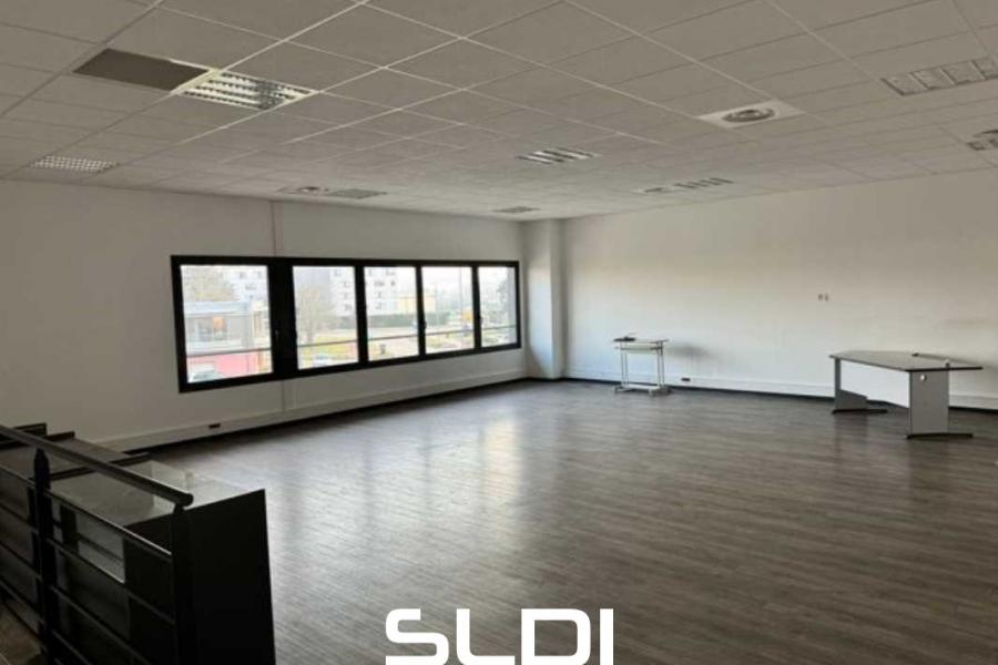 Activités A LOUER - SAINT QUENTIN FALLAVIER - 341 m² Activités A LOUER - SAINT QUENTIN FALLAVIER - 341 m²