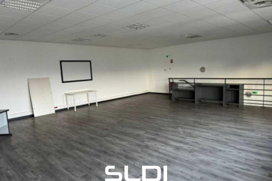 Activités A LOUER - SAINT QUENTIN FALLAVIER - 341 m² Activités A LOUER - SAINT QUENTIN FALLAVIER - 341 m²