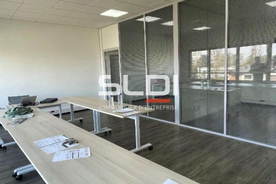 Activités A LOUER - SAINT QUENTIN FALLAVIER - 341 m² Activités A LOUER - SAINT QUENTIN FALLAVIER - 341 m²